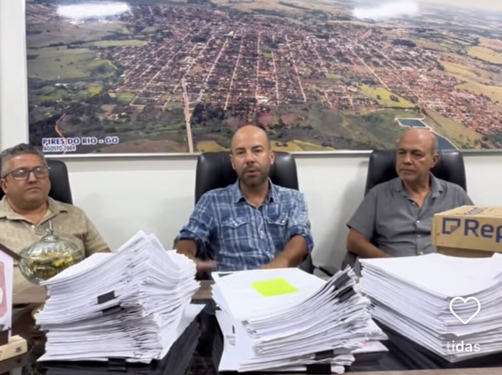 Prefeito de Pires do Rio, Hugo do Laticínio, anuncia pagamento de direitos aos servidores.