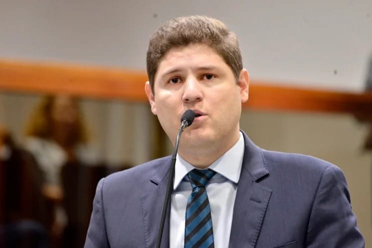 Lucas Calil entrega investimentos em educação e saúde em Pires do Rio, Caldas Novas e Pirenópolis